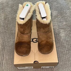 UGG Bailey Bow II Girls Size 2 Chestnut